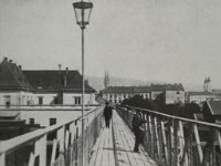Pješački nathodnik preko željezničke pruge, istočna strana Glavnog kolodvora, 1904. godine